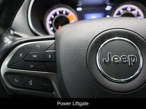 Used 2020 Jeep Cherokee Limited image 8