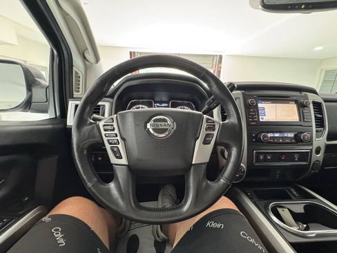 Used 2018 Nissan Titan SV w/ SV Convenience Package AWD/4WD image 31