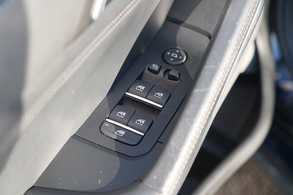 Used 2023 BMW X6 xDrive40i w/ Executive Package AWD/4WD image 30