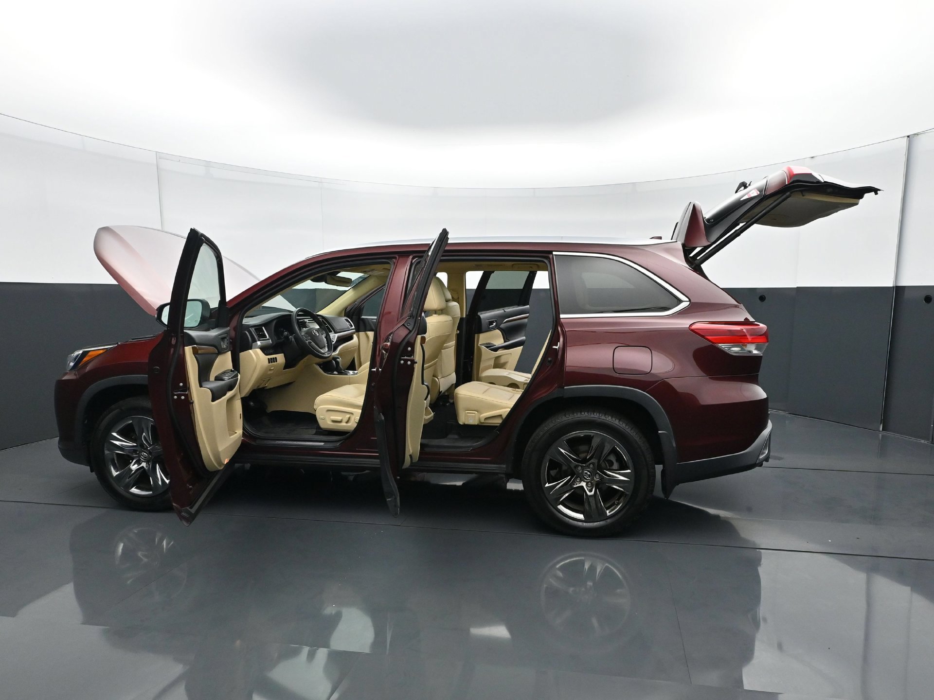 Used 2018 Toyota Highlander Limited Platinum w/ Carpet Mat Package (TMS) AWD/4WD image 28