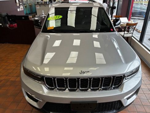 Used 2023 Jeep Grand Cherokee 4WD 4xe image 7