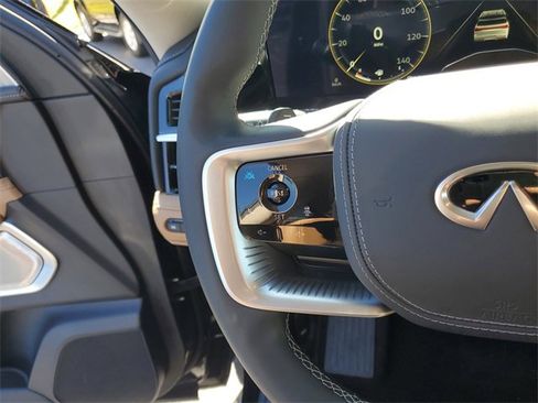 Used 2025 INFINITI QX80 Sensory image 17