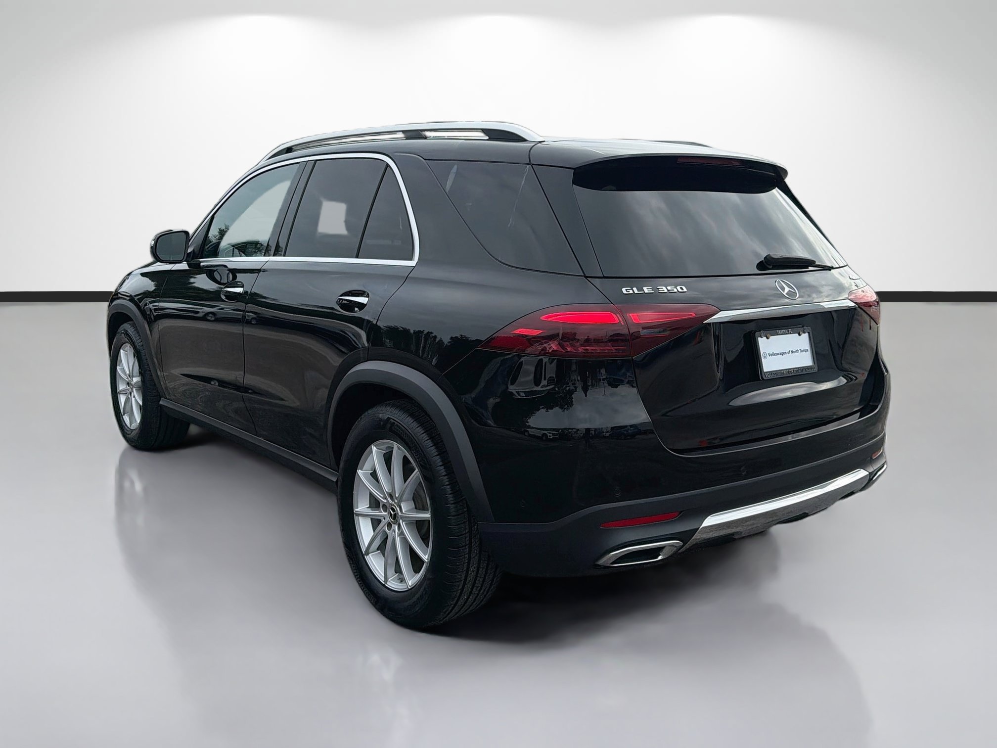 Used 2025 Mercedes-Benz GLE 350 4MATIC w/ Driver Assistance Package image 5