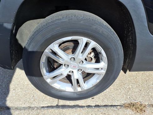 Used 2018 GMC Terrain SLE image 29