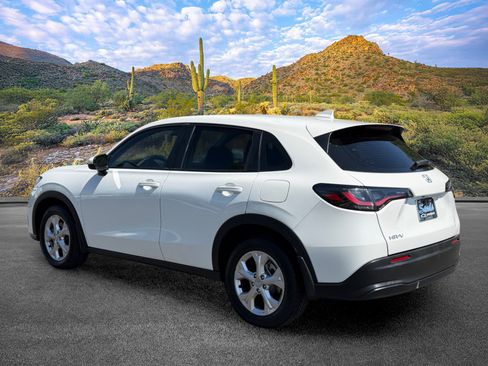 Used 2023 Honda HR-V LX image 6