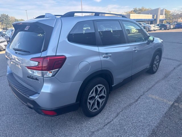 Used 2021 Subaru Forester Premium AWD/4WD image 3