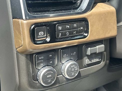 Used 2025 GMC Yukon Denali Ultimate AWD/4WD image 18