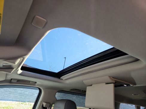 Used 2019 GMC Yukon XL Denali w/ Denali Ultimate Package image 8