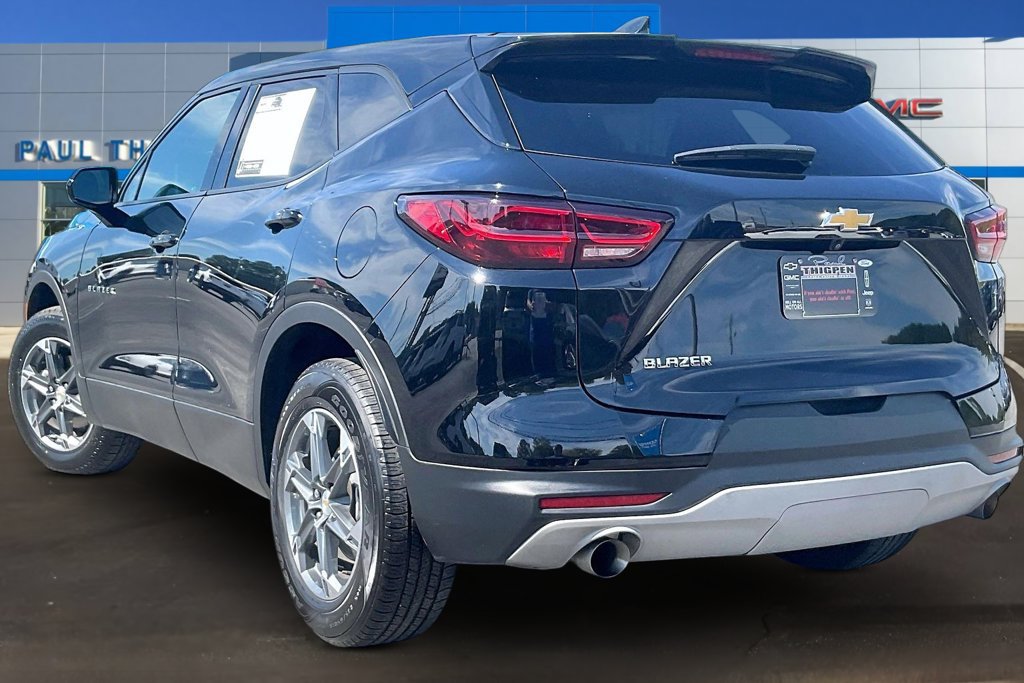 Used 2025 Chevrolet Blazer LT FWD image 4