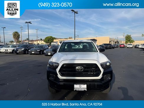 Used 2018 Toyota Tacoma SR image 2