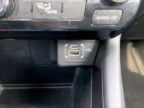 Used 2024 Jeep Compass Latitude image 16