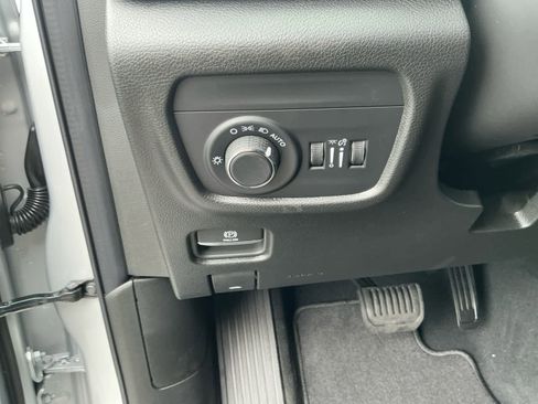 New 2025 Jeep Grand Cherokee Altitude image 21