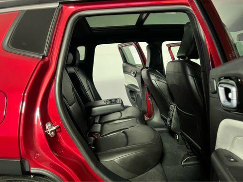 Used 2025 Jeep Compass Limited w/ Sun & Sound Group AWD/4WD image 28