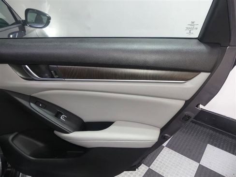 Used 2018 Honda Accord Touring image 27