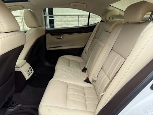 Used 2016 Lexus ES 350 w/ Luxury Package w/Wood Trim FWD image 28