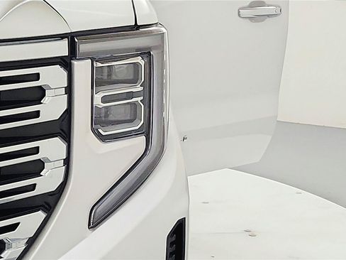 Used 2025 GMC Sierra 1500 Denali w/ Denali Reserve Package AWD/4WD image 11
