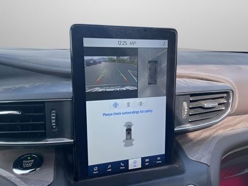 Used 2020 Ford Explorer Platinum w/ Premium Technology Package image 24