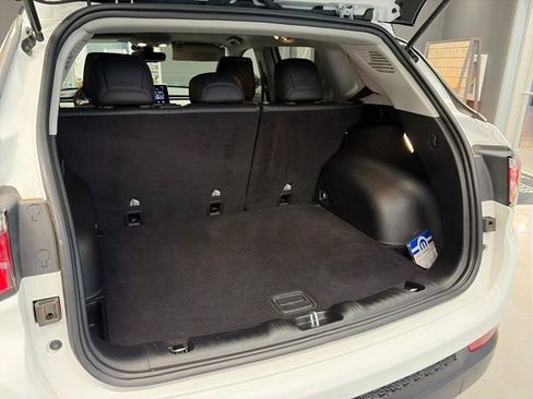 Used 2022 Jeep Compass Limited image 19