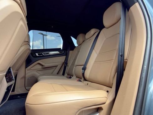 Used 2020 Porsche Cayenne AWD/4WD image 7