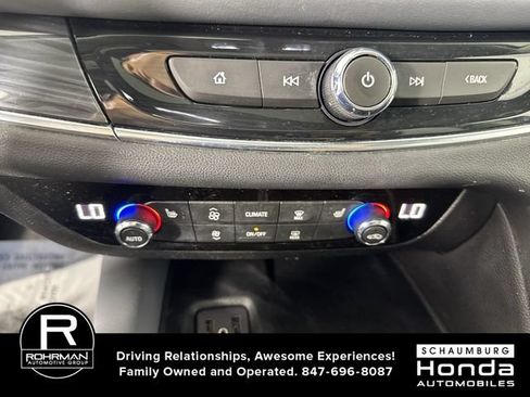 Used 2018 Buick Enclave Essence AWD/4WD image 10