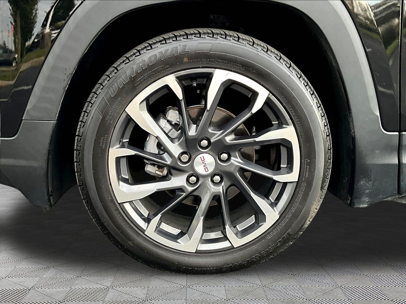 Used 2022 GMC Terrain SLT w/ LPO, 'HIT The Road' Package FWD image 33