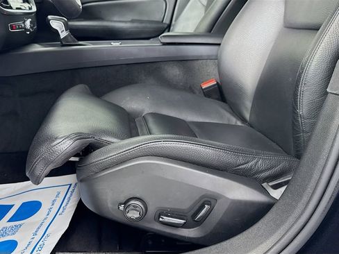 Used 2019 Volvo S60 T5 Inscription image 23