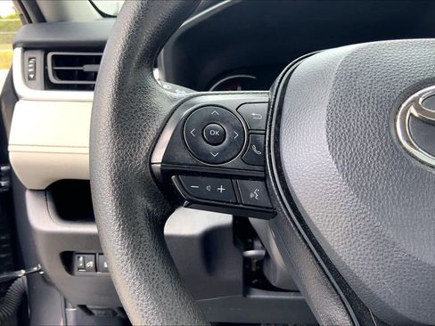 Used 2025 Toyota RAV4 XLE FWD image 23