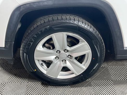 Used 2022 Jeep Compass Latitude AWD/4WD image 28