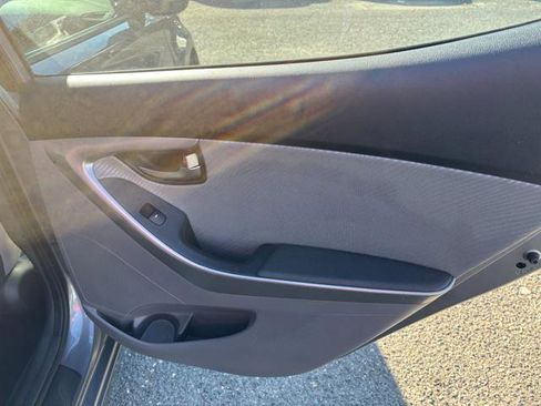 Used 2013 Hyundai Elantra GLS w/ Preferred Pkg FWD image 17