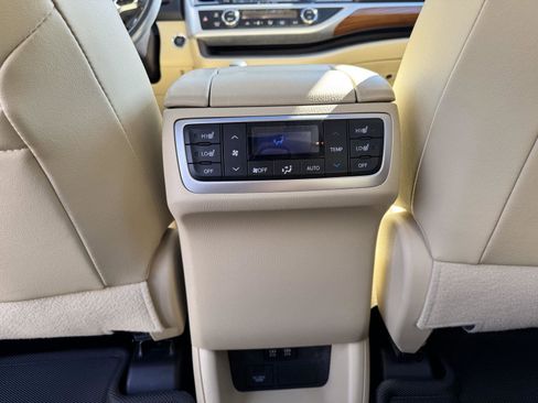Used 2018 Toyota Highlander Limited Platinum image 19