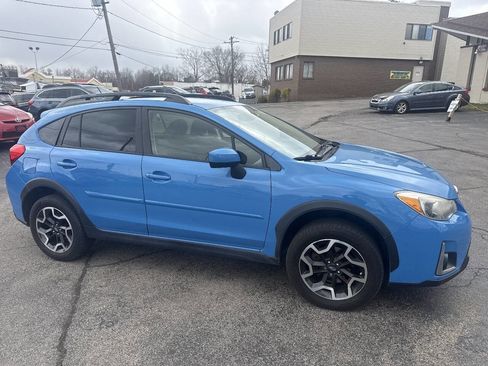 Used 2017 Subaru Crosstrek 2.0i Premium AWD/4WD image 3