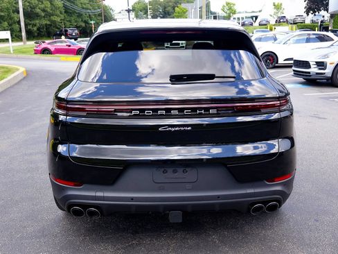 Certified 2025 Porsche Cayenne AWD/4WD image 35