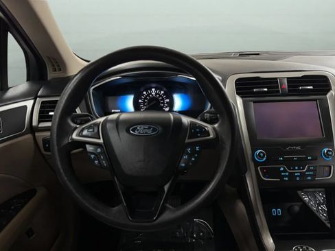 Used 2020 Ford Fusion SE FWD image 10