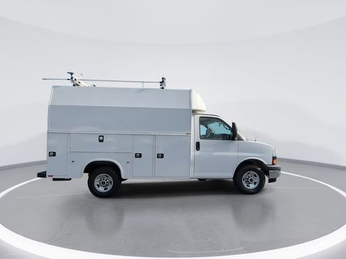 New 2025 GMC Savana 3500 w/ Power Convenience Package RWD image 9