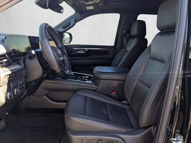 Used 2025 Chevrolet Suburban LT w/ Comfort Package RWD image 12