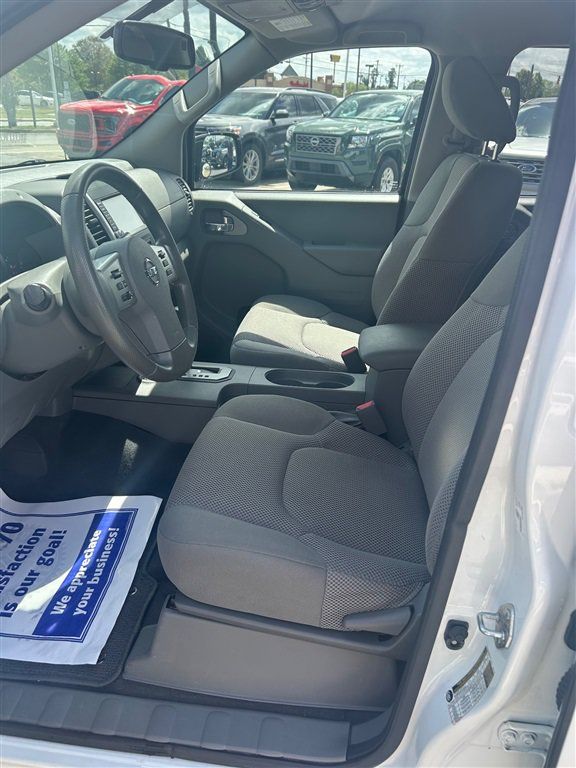 Used 2021 Nissan Frontier SV w/ Midnight Edition Floor Mats RWD image 7