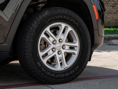 Used 2022 Jeep Grand Cherokee Laredo w/ Luxury Tech Group I image 68