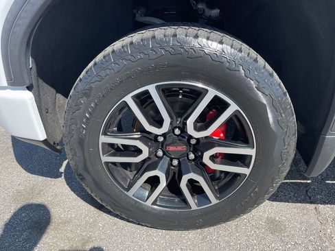 Used 2022 GMC Sierra 1500 AT4 w/ AT4 Premium Package AWD/4WD image 10