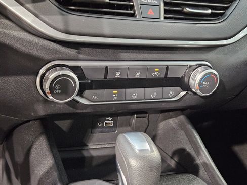 Used 2024 Nissan Altima 2.5 S FWD image 30