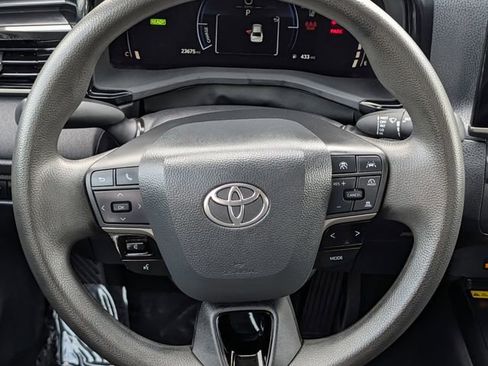 Used 2025 Toyota Camry LE image 13