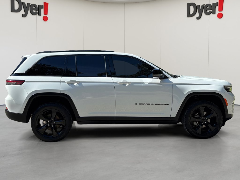 Used 2025 Jeep Grand Cherokee Limited w/ Black Appearance Package RWD image 6