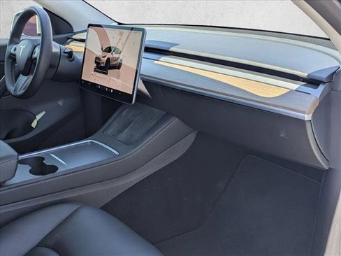 Used 2022 Tesla Model Y Long Range AWD/4WD image 21