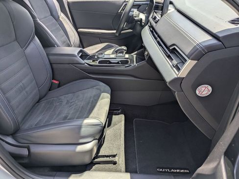 Used 2025 Mitsubishi Outlander SE AWD/4WD image 29
