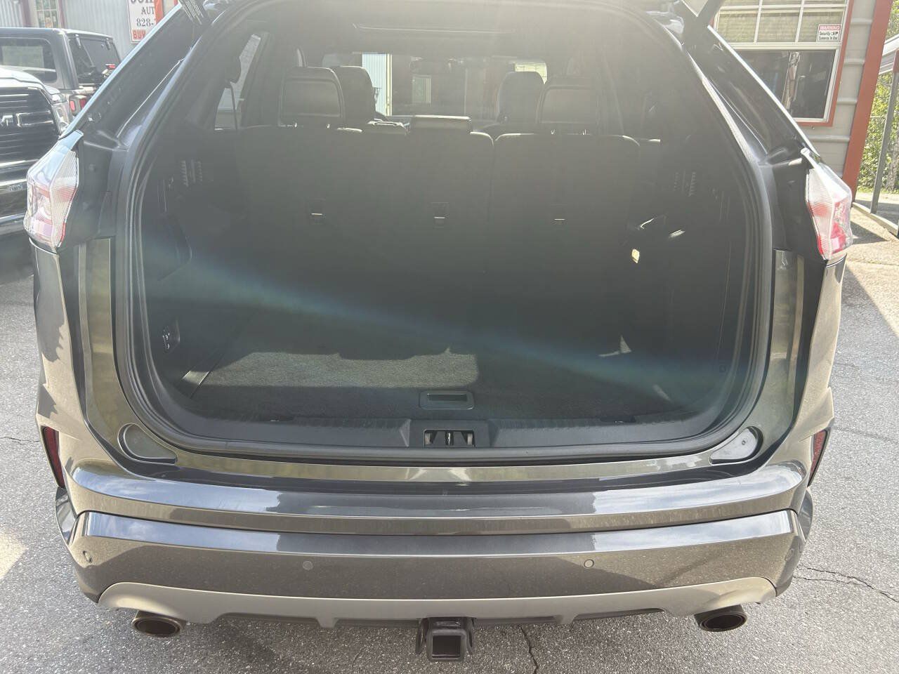 Used 2020 Ford Edge Titanium w/ Equipment Group 301A AWD/4WD image 24