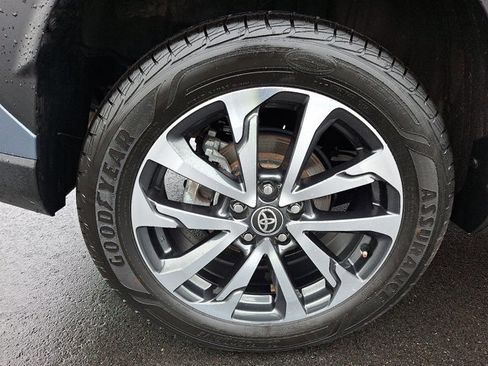 Used 2024 Toyota Corolla Cross XLE image 9