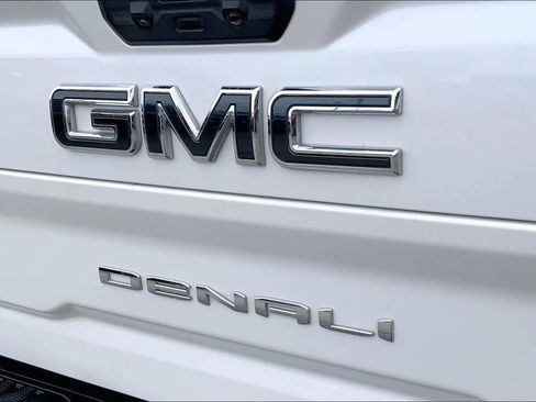 Used 2025 GMC Sierra 2500 Denali Ultimate image 10