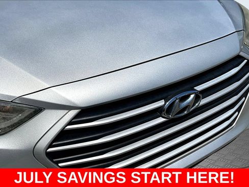 Used 2017 Hyundai Elantra SE FWD image 41