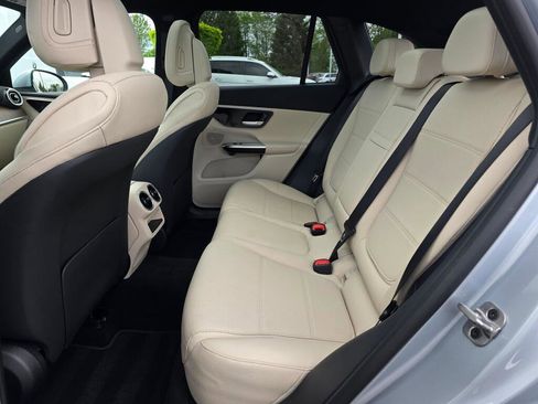 Used 2025 Mercedes-Benz GLC 350e 4MATIC image 18