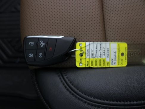 Used 2025 Chevrolet Silverado 1500 High Country w/ Technology Package image 9