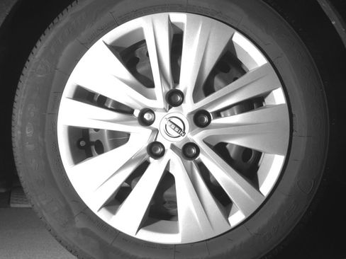 Used 2025 Nissan Sentra S FWD image 13